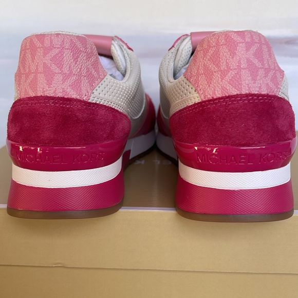 MICHEL KORS ANDI TRAINER
FAUX LEATHER/SUEDE
Electric Pink Multi
Fashion Sneakers - Picture 14 of 16